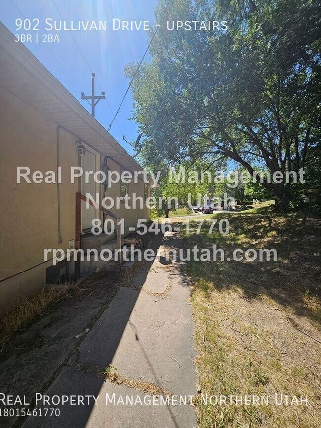 Building Photo - 902 Sullivan Dr