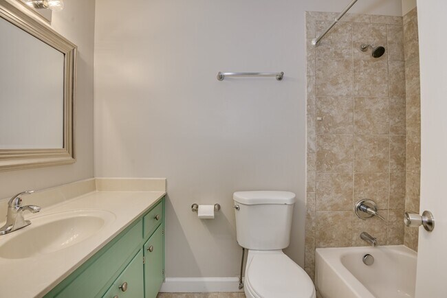 Building Photo - 250 Almon Ct