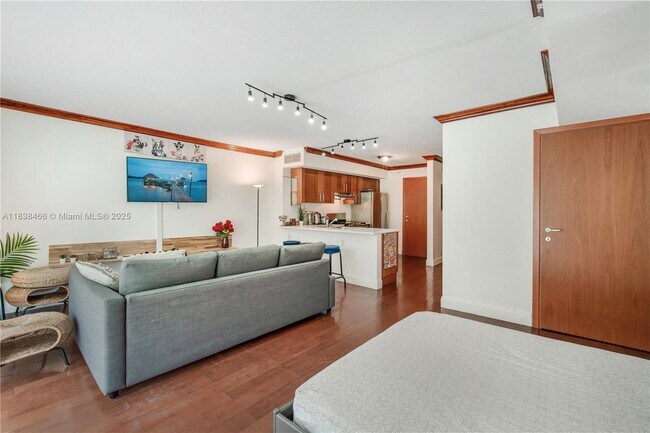 Building Photo - 9499 Collins Ave