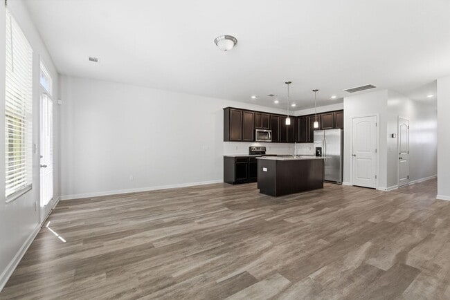 Building Photo - Murfreesboro Townhome