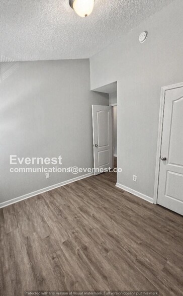 Building Photo - 8635 Thomas Ln