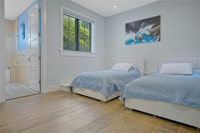 Building Photo - 3747 Prairie Ave