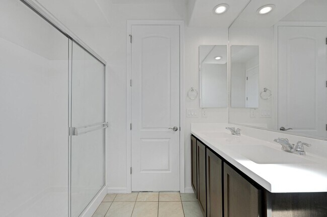 Building Photo - Immaculate & Move-In Ready – Upscale 3BR/2...