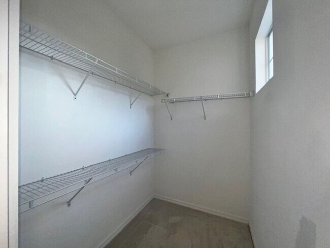 Building Photo - MOVE IN NOW-OVIEDO RENTAL!BEAUTIFUL 3 bd 2.5 bath townhome! 2 CAR ATTACHED GARAGE!FRESH PAINT! Wa...