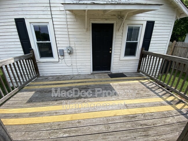 Building Photo - 318 3rd St