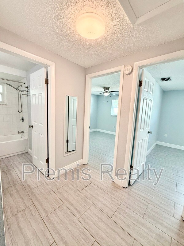 Building Photo - 11950 107th Ave N