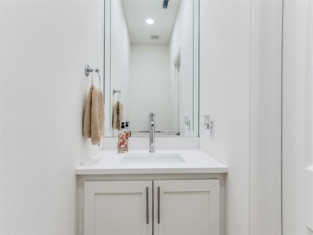 Building Photo - 7110 Waterbury Dr