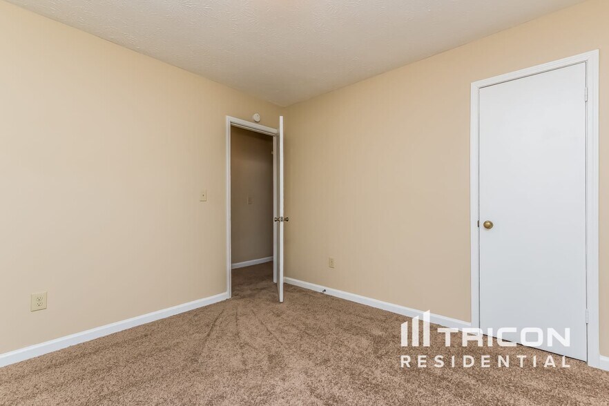 Building Photo - 1511 Country Ct