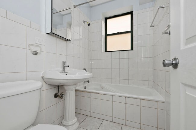 Building Photo - One Bedroom Unit in South Shore