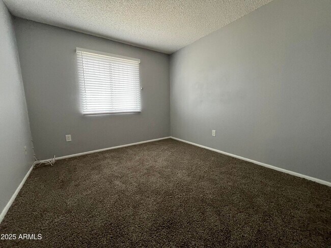 Building Photo - Amazing 3 Bedroom 2 Bath home in Tempe