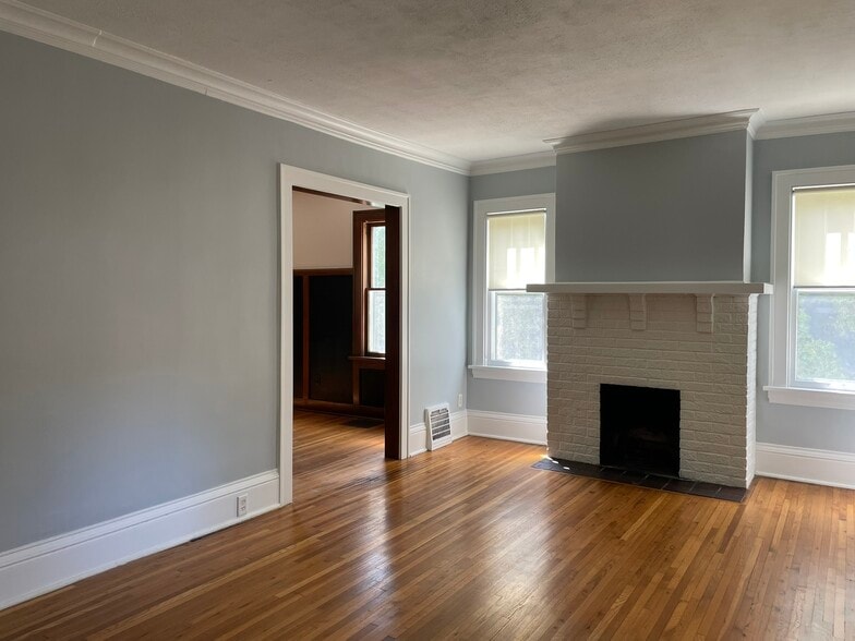 Living Room - 5025 York Ave S
