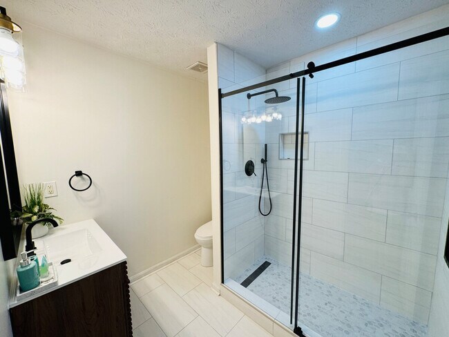 Building Photo - 6079 Morrow Dr