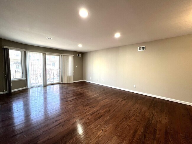 Building Photo - 25 Wallis Ave