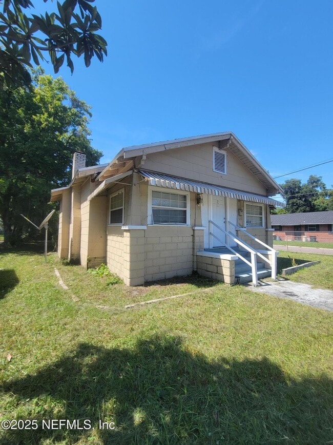 Building Photo - 3842 Boulevard