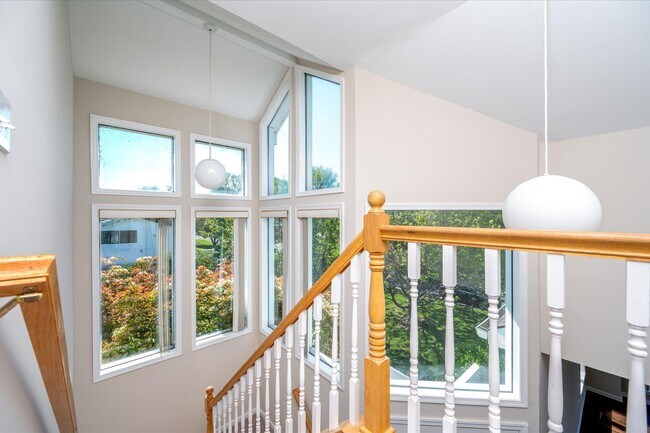Building Photo - 1100 Paca Dr