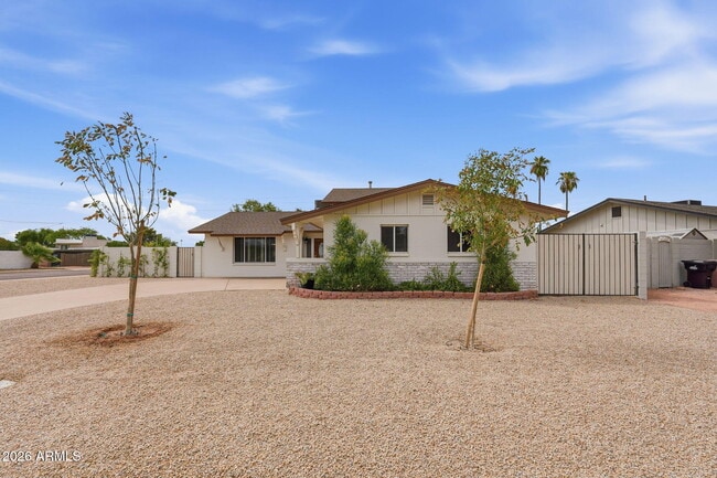 Building Photo - 8355 E Stella Ln