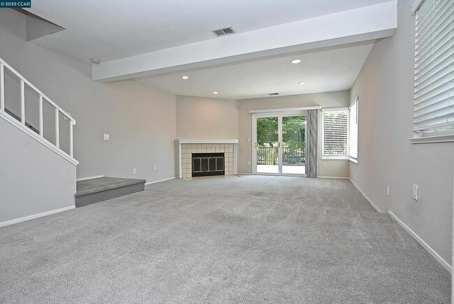 Building Photo - 27 Shepardson Ln