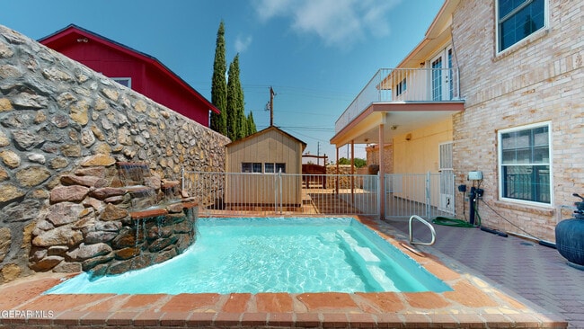 Building Photo - 9033 Leo St