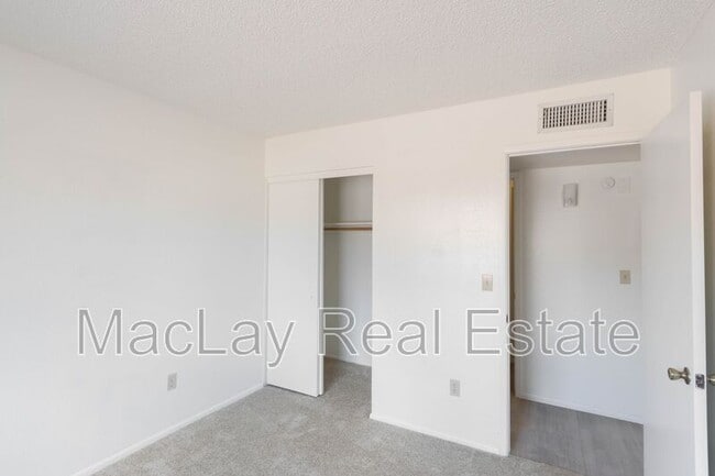 Building Photo - 1586 W Curry Dr