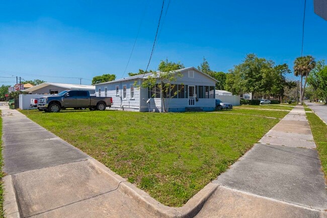 Building Photo - 32 Grant St