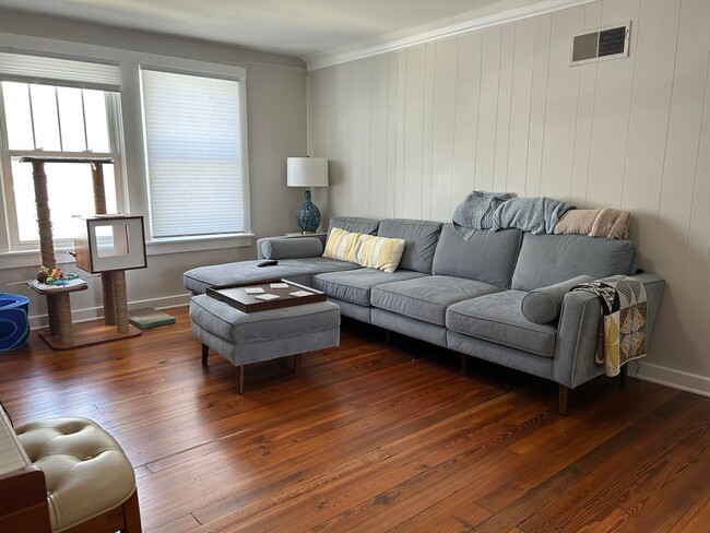 Building Photo - Updated 4 Bed 3 Bath Highlands Bungalow