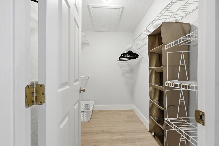 Building Photo - 13810 Sutton Park Dr N