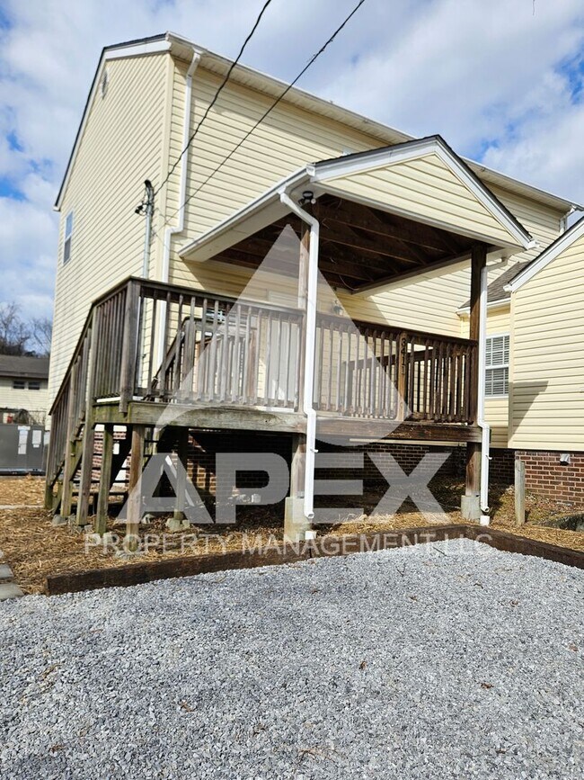 Building Photo - 3411/3413 Harvey Drive