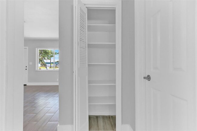 Building Photo - 2822 N Dixie Hwy