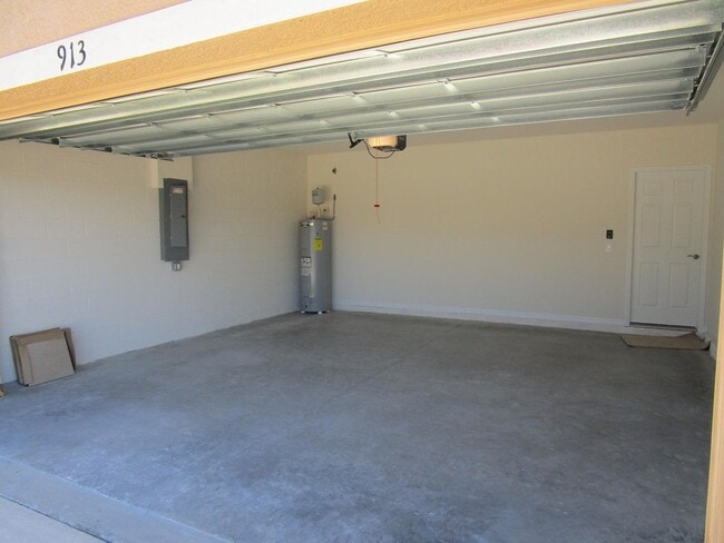 Building Photo - 4/2