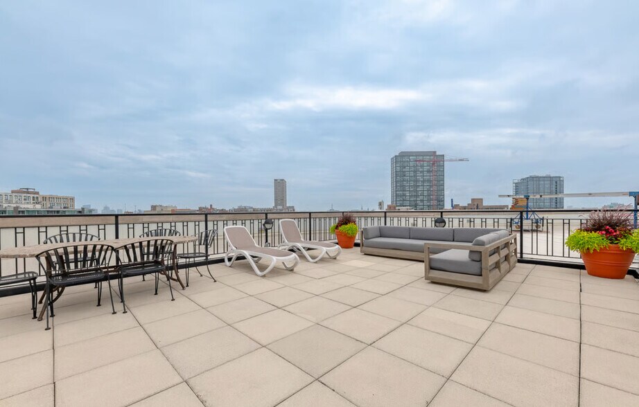 Rooftop - 1000 W Adams St