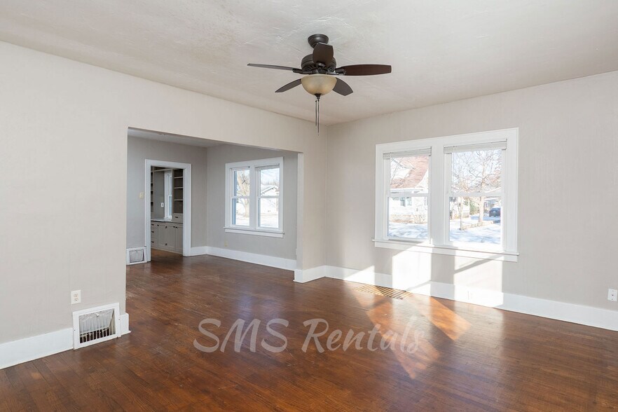 Building Photo - 319 Fink St