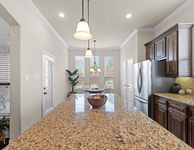 Building Photo - 3000 Waterglen Dr