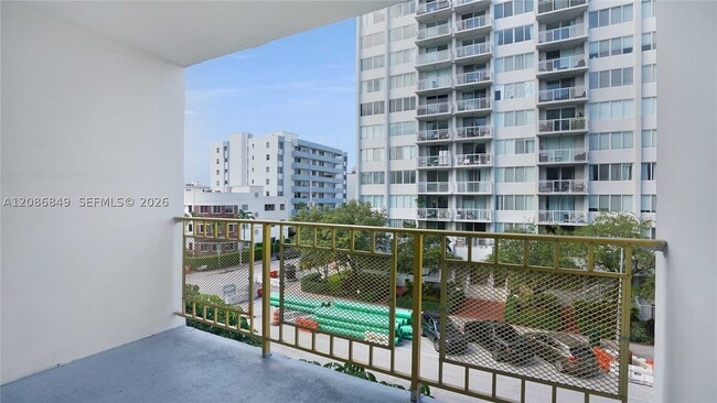 Building Photo - 1340 Lincoln Rd
