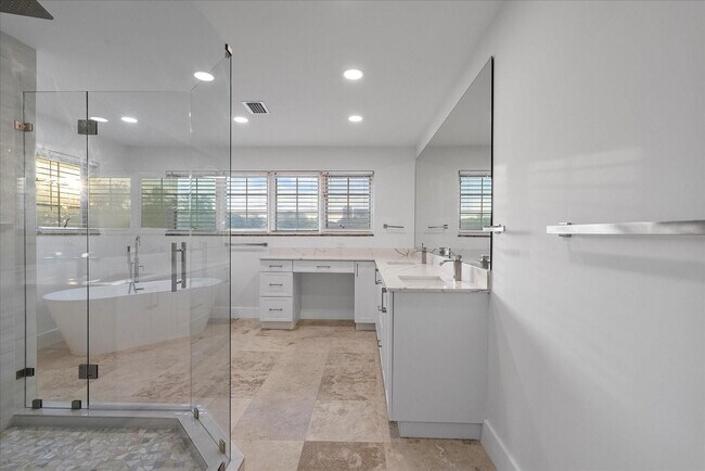 Building Photo - 1421 Ponce de Leon Dr