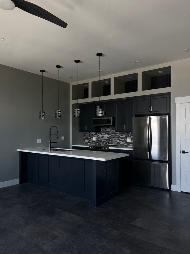 Building Photo - Newly Renovated Condo in Uptown Butte
