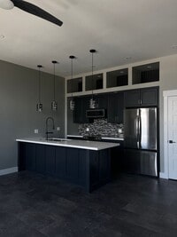 Building Photo - Newly Renovated Condo in Uptown Butte