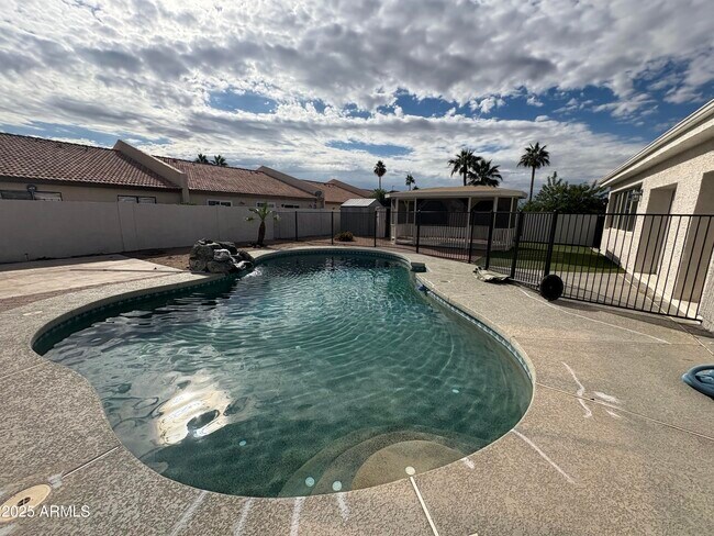 Building Photo - 6121 E Hermosa Vista Dr