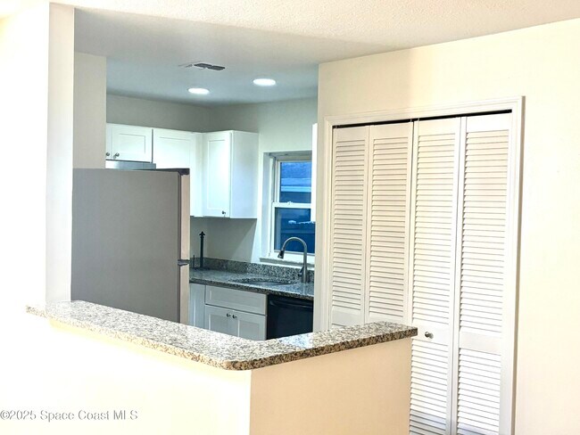 Building Photo - 110 Summer Pl