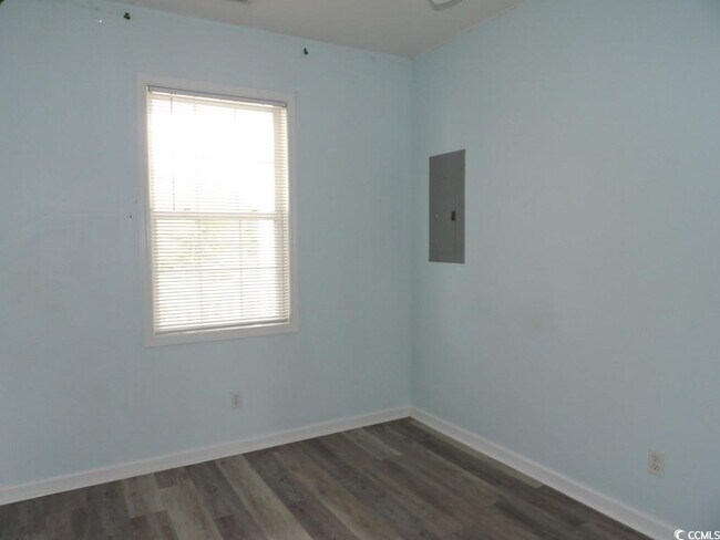 Building Photo - 901 W Port Dr