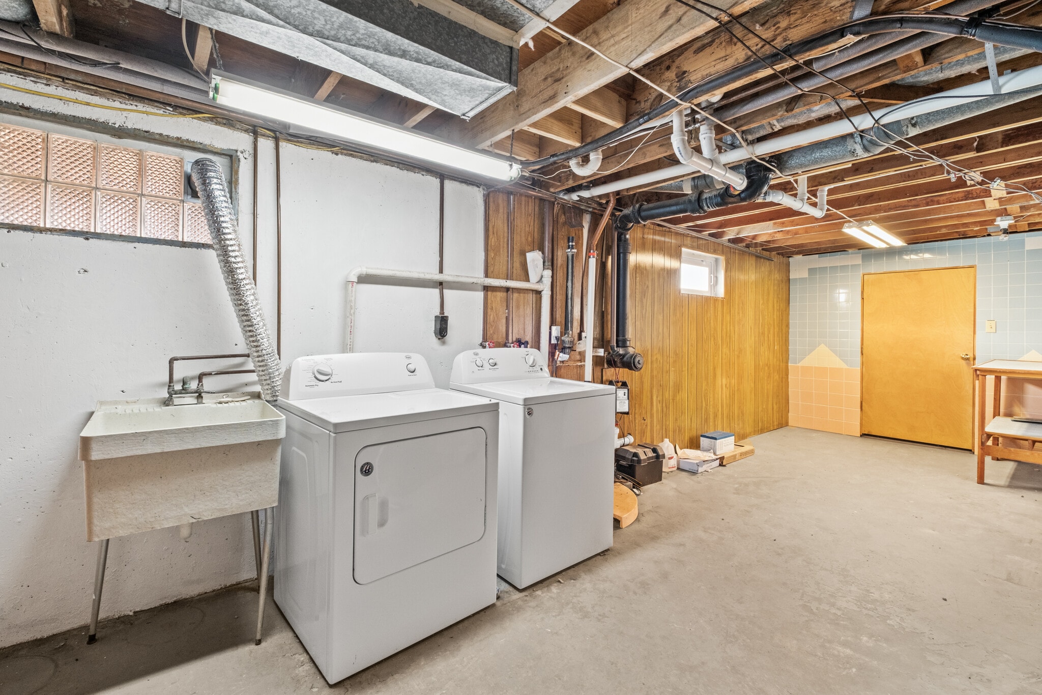 Building Photo - 318 Castleview Dr