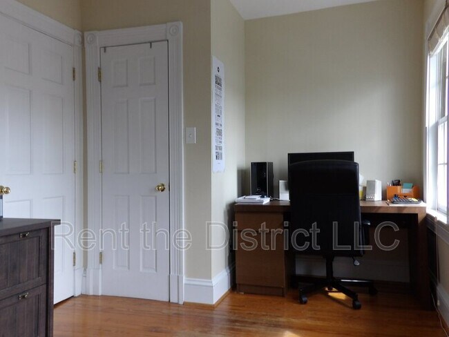 Building Photo - 1114 Abbey Pl NE