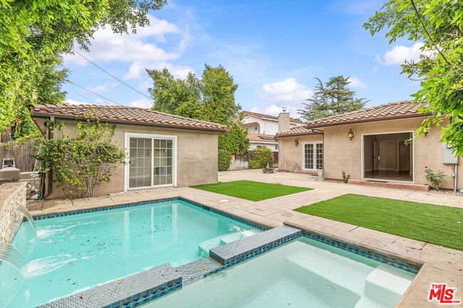 Building Photo - 5027 Ledge Ave