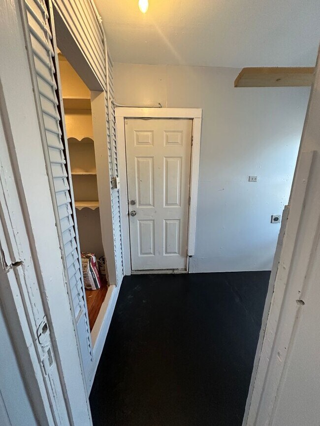 Building Photo - 1700 S Lincoln St