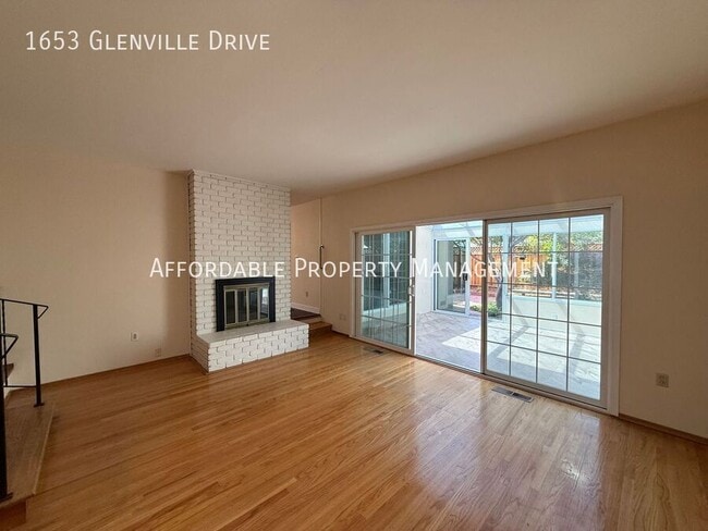 Building Photo - 1653 Glenville Dr