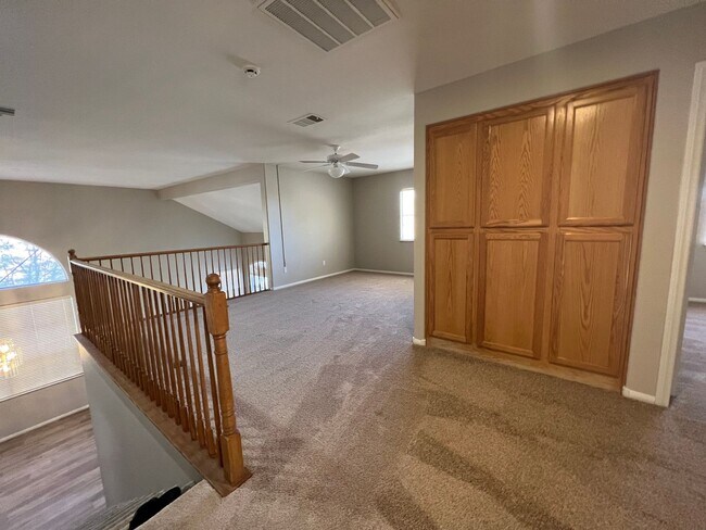 Building Photo - 4 Bedroom with Bedroom Downstairs, Pool, O...