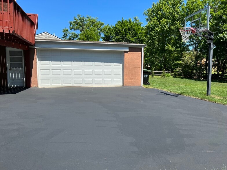 Building Photo - 8120 Remington Dr