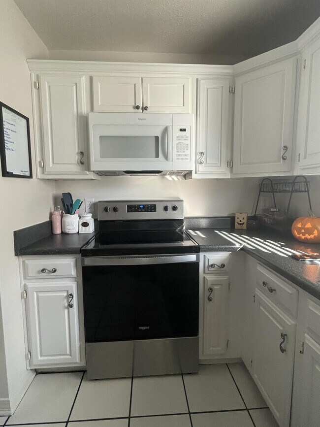 Building Photo - 2212 Peachwood Ct