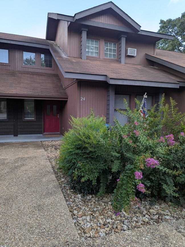 Entry - 24 Melinda Ln