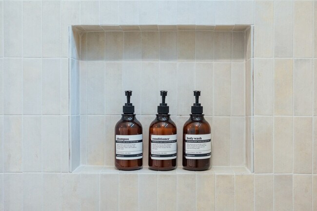 Building Photo - 4866 Hillside Dr