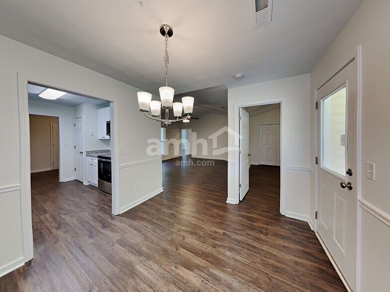 Building Photo - 621 Everlasting Way